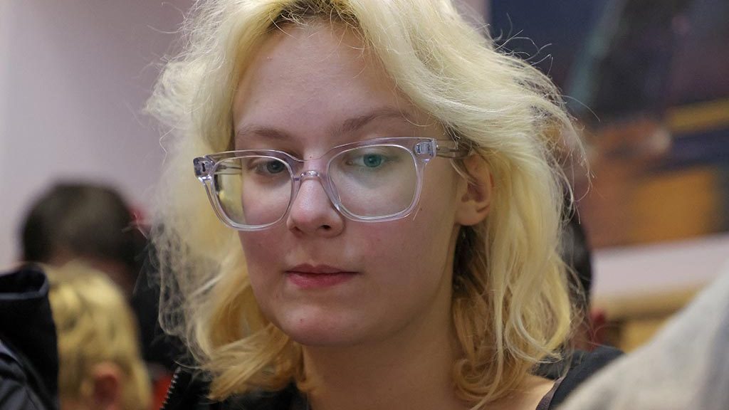 Russian street musician found guilty of ‘discrediting’ Putin’s army – Sqoop