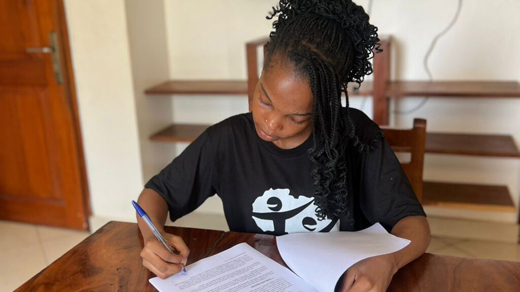 Gospel singer Elda Salt signs with Black Market Records – Sqoop